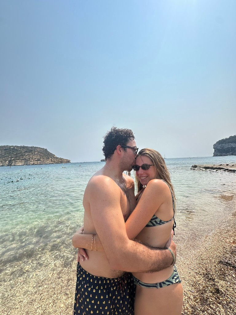 Pau y Arturo en la playa